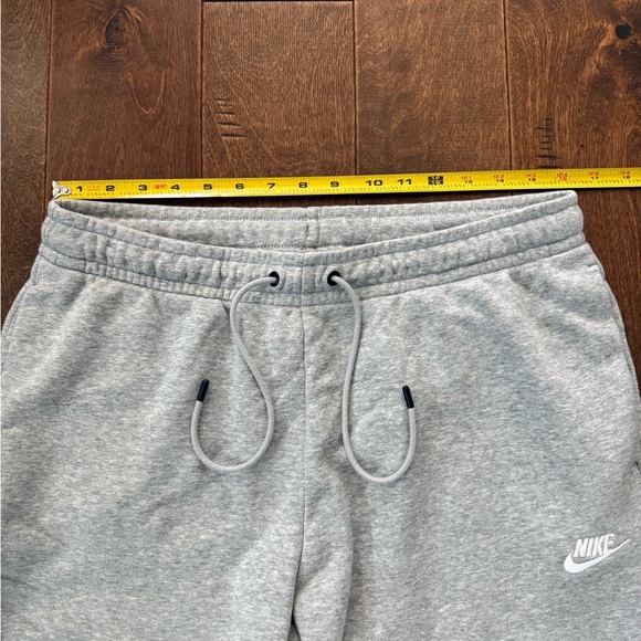 Nike gray sweatpants size Large. - Picture 4 of 6